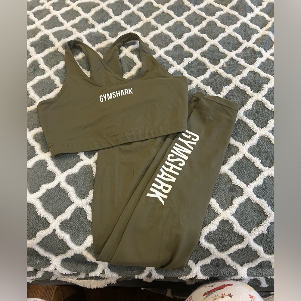 Gymshark Olive Green Women's Matching Set (Removable Pads)